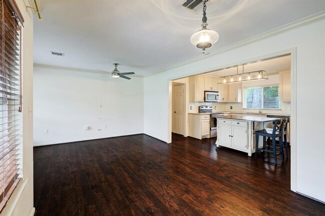 Building Photo - 2207 Stonecrest Dr