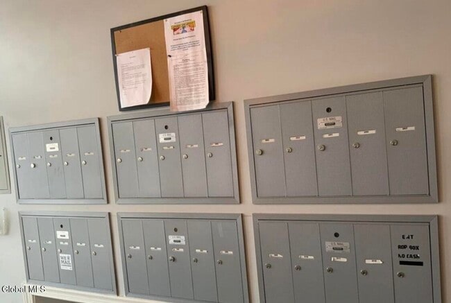 Building Photo - 733 Broadway