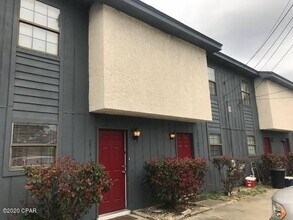 Building Photo - 5915 Pinetree Ave