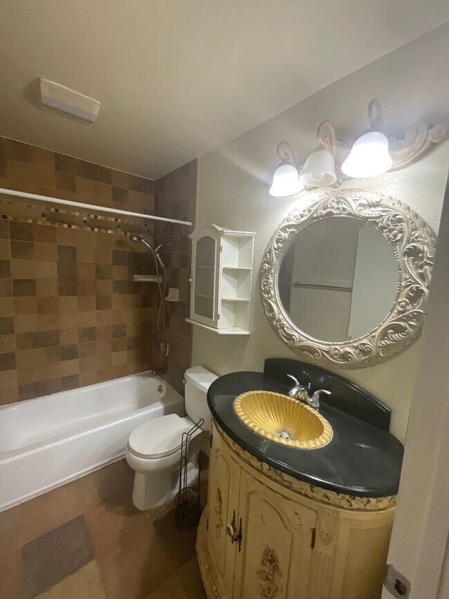 Building Photo - 147 Lemon Grove