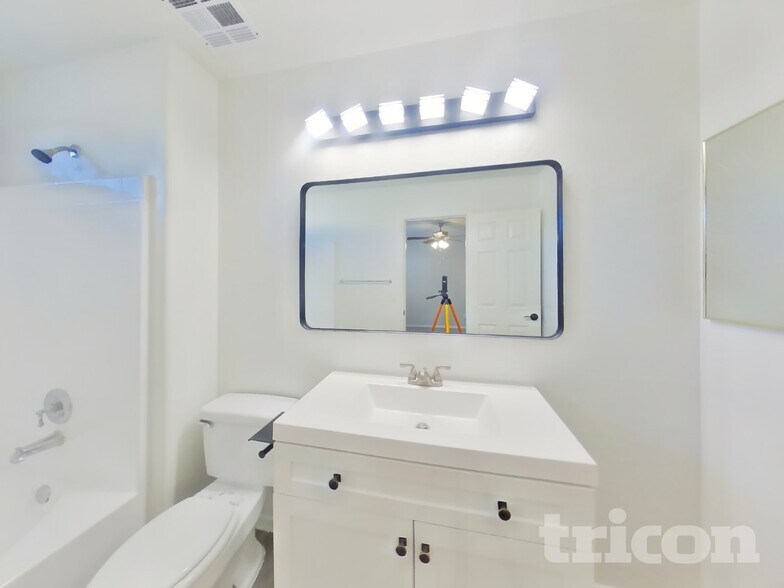 Building Photo - 4314 S Emery St