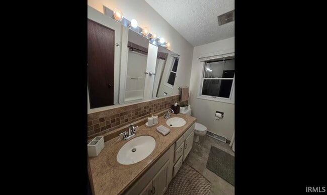 Building Photo - 1632 Sycamore Ct