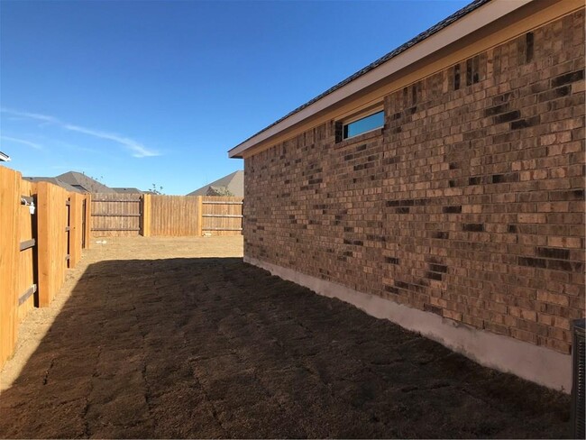 Building Photo - 1008 Zacarias Dr