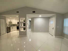 Building Photo - 2032 Gregory Dr