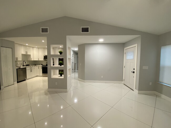 Building Photo - 2032 Gregory Dr