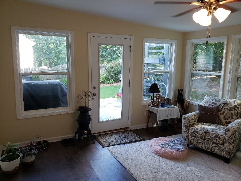 Cozy Sun Room - 961 Wisteria View Ct