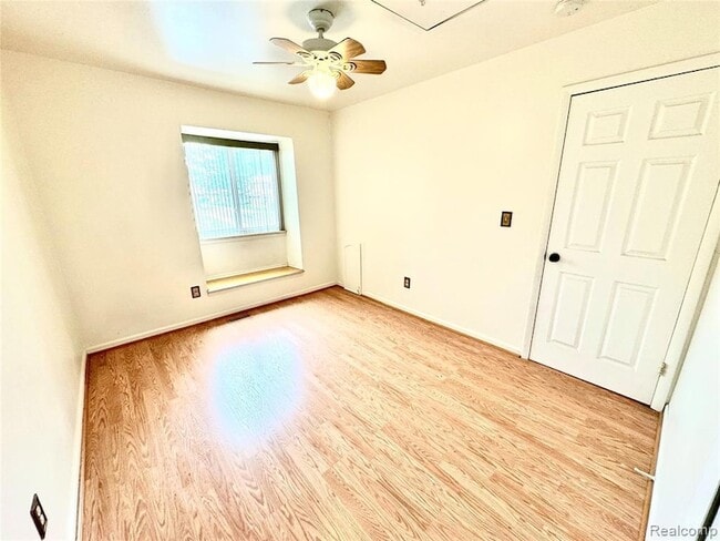 Building Photo - 15568 Dupage Blvd