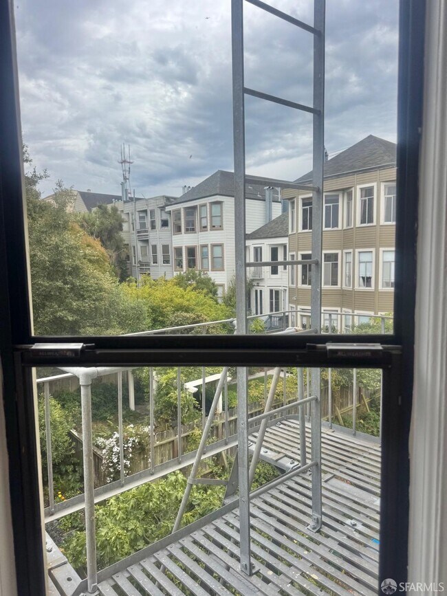 Building Photo - 1459 Haight St