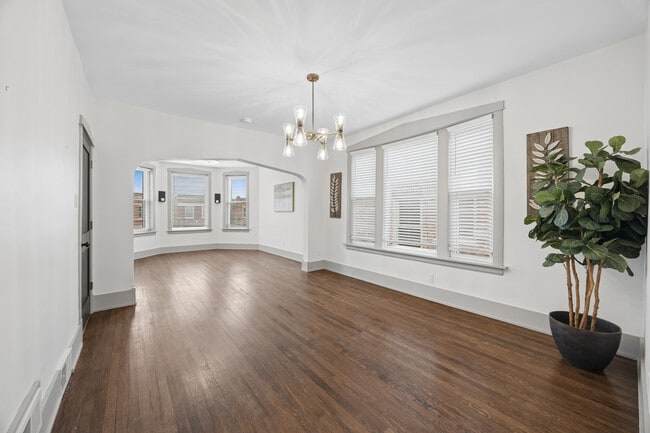 Building Photo - 1910 S Harvey Ave