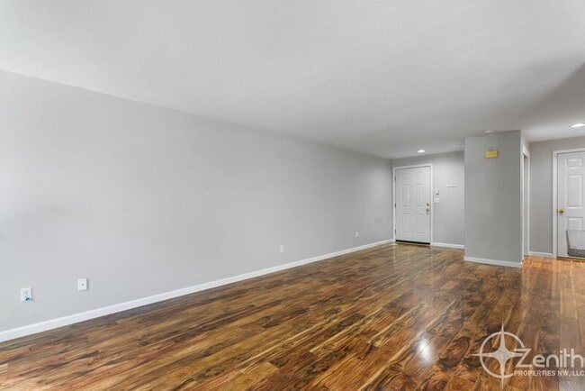 Building Photo - 5113 NE 77th Ave