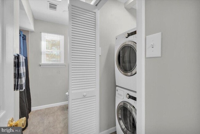 Building Photo - 915 Silver Ct