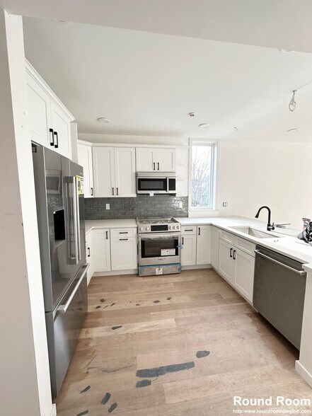 Building Photo - 175 Gove St