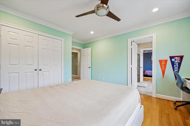 Building Photo - 9917 Kendale Rd