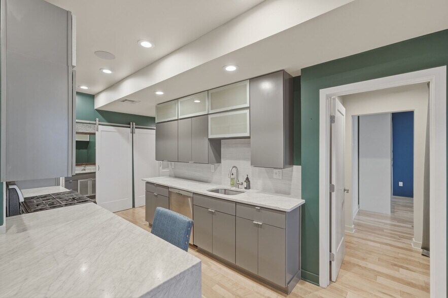 Building Photo - 186 Paris St