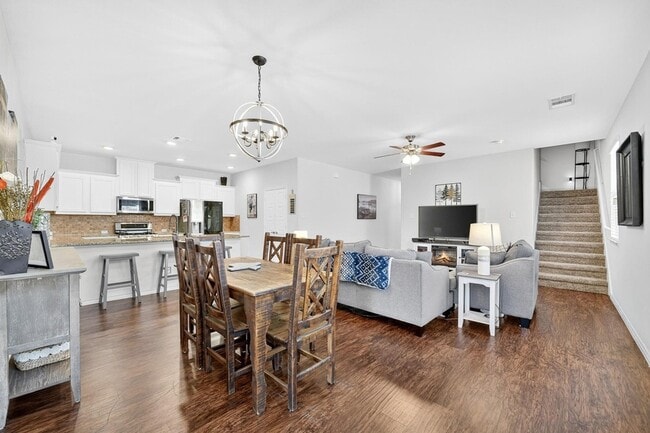 Building Photo - 2209 Barx Dr