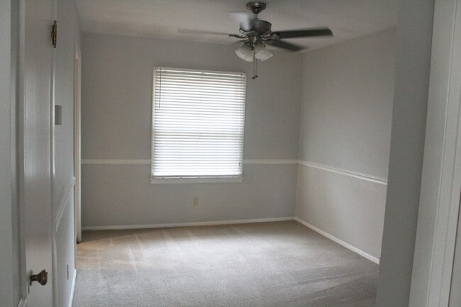 Building Photo - Spacious Home in High Point Terrace, on the Greenline