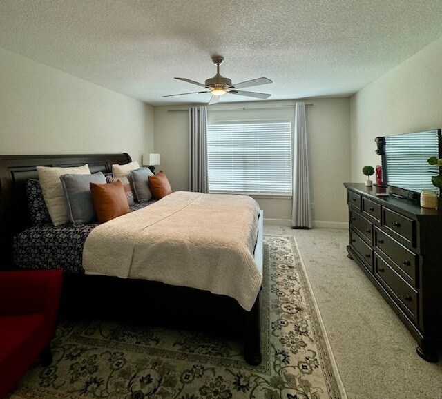 Building Photo - Large 4 Bedroom with Finished Basement - L...