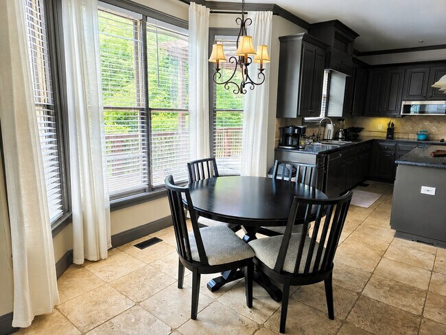 Building Photo - 10 Bridlewood Ct