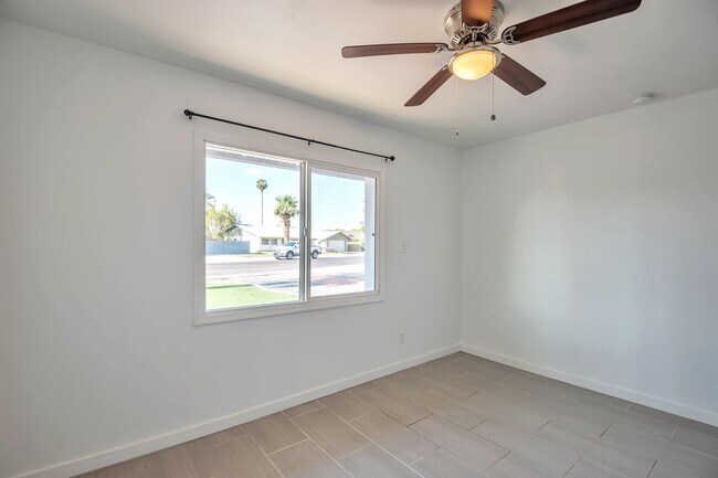 Building Photo - 5 Bedroom, 3 Bath, Pool, Remodeled