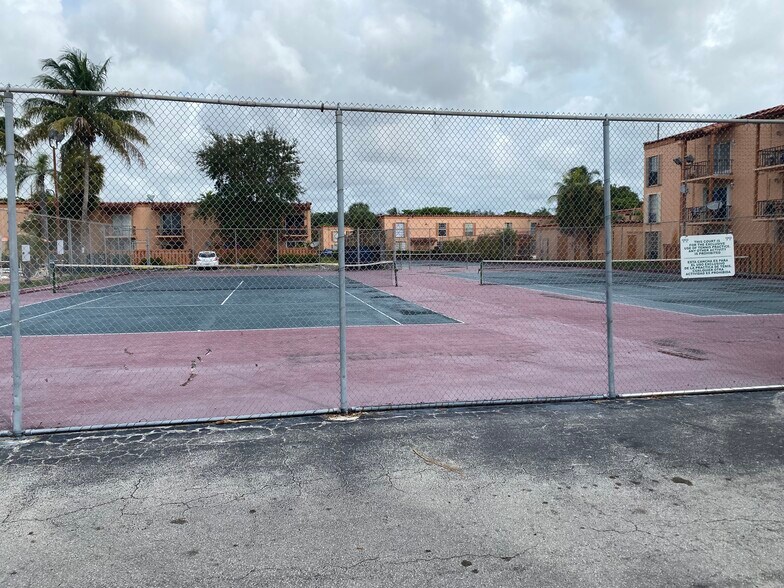 Building Photo - 7151 Miami Lakes Dr