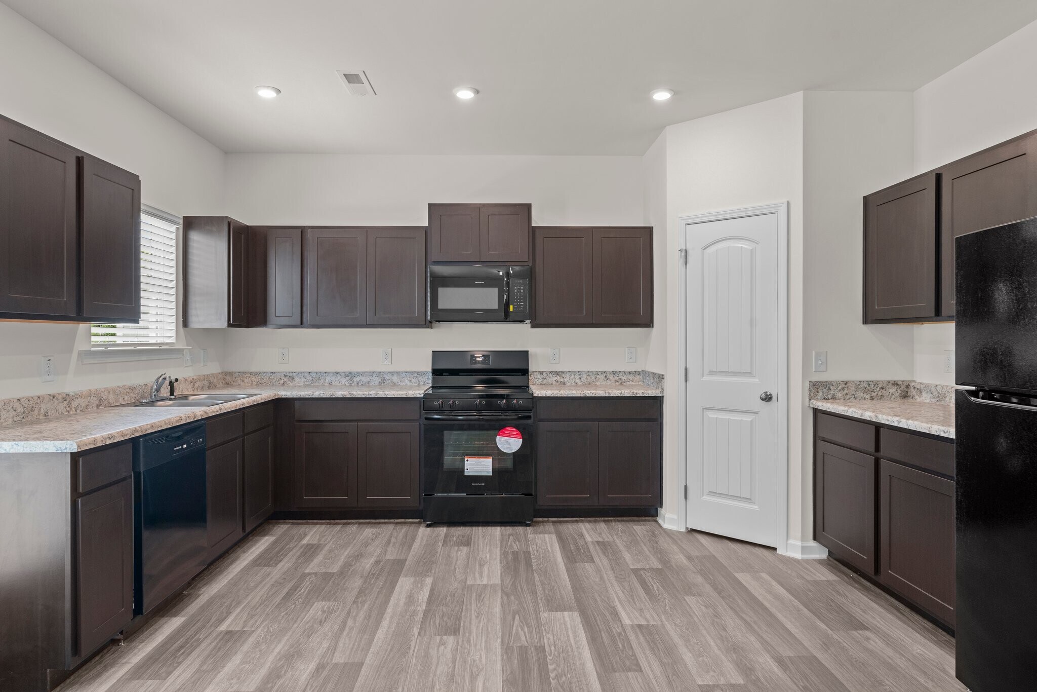 Building Photo - 827 Biltmore Dr