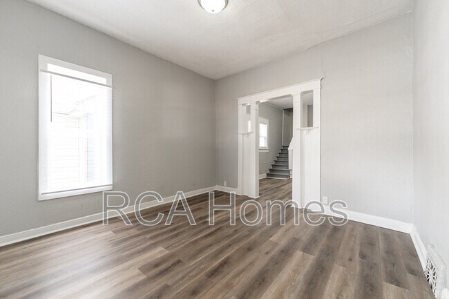 Building Photo - 2427 N Kenwood Ave