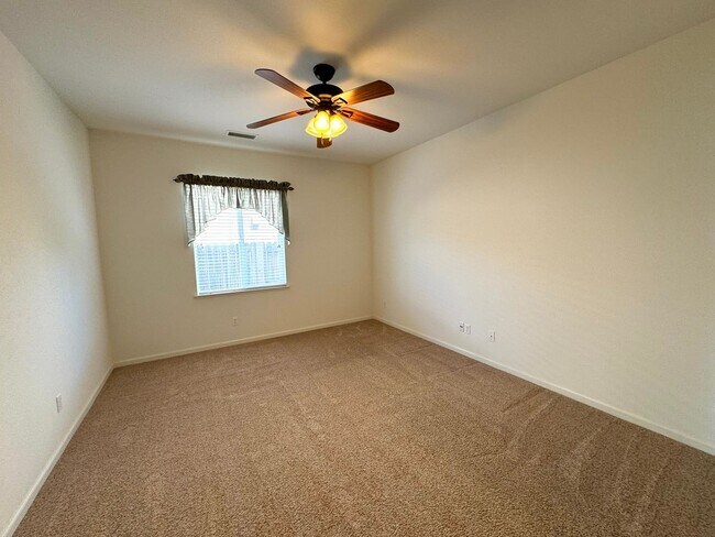 Building Photo - 2065 Red Willow Dr