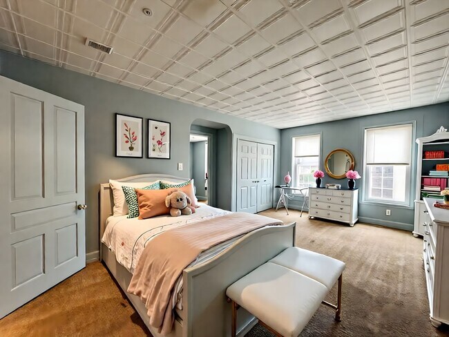 Building Photo - 1369 W Market St