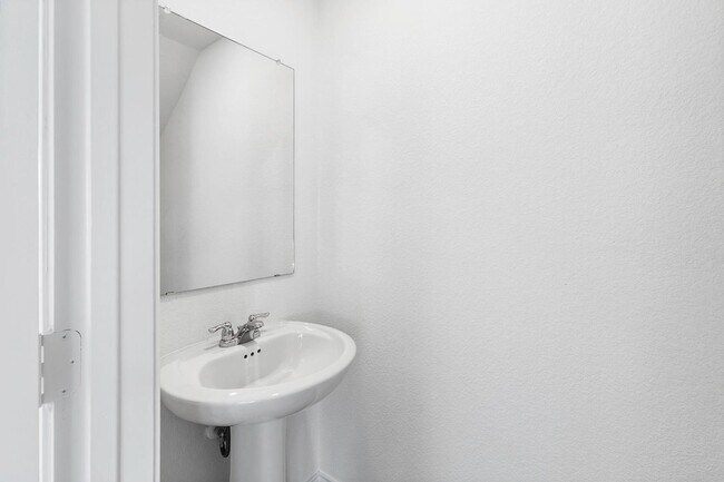 Building Photo - 331 Bugbee
