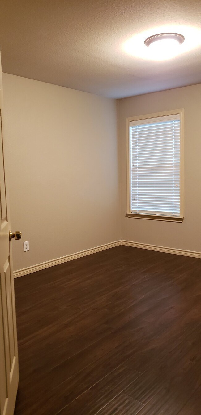 Building Photo - 3410 Somerset Ln