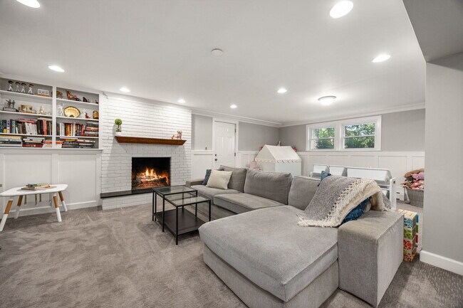 Building Photo - 1024 Catalpa Ln