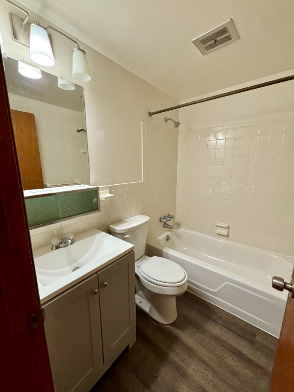 Building Photo - 50 School St