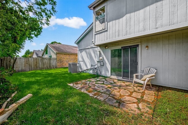 Building Photo - 2818 Crest Park Dr