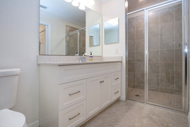 Building Photo - Riverfront Condo - 2 bed - 2 bath for rent