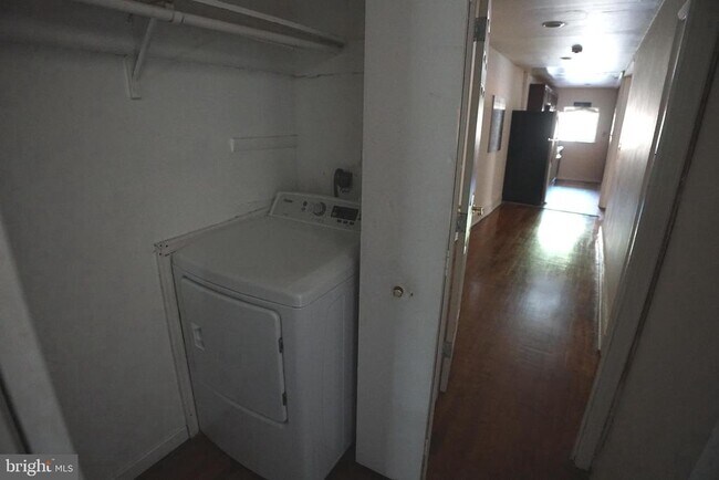 Building Photo - 804 Cathedral St