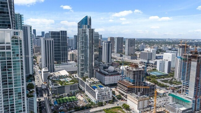 Building Photo - 851 NE 1st Ave