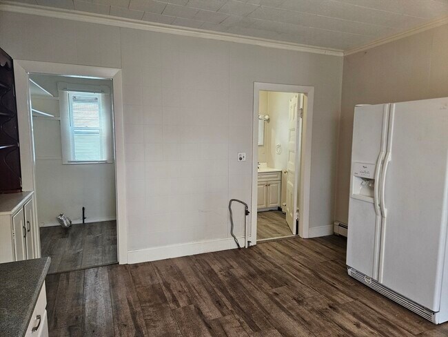 Building Photo - 110 W Main St