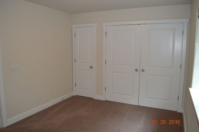 Building Photo - 1-Bedroom in Gated Community!
