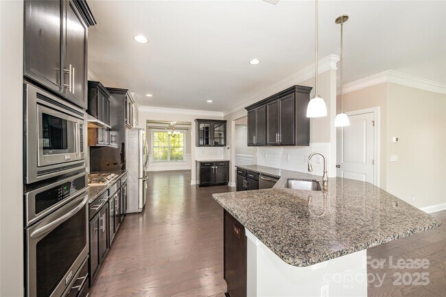 Building Photo - 1361 Rainier Dr