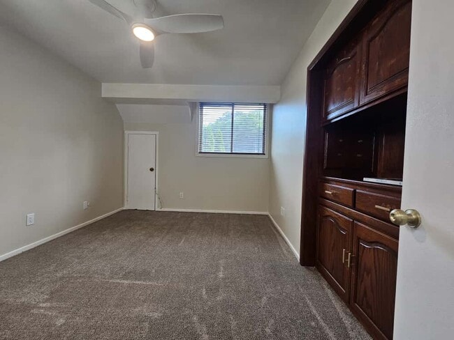 Building Photo - 54 Library Ln