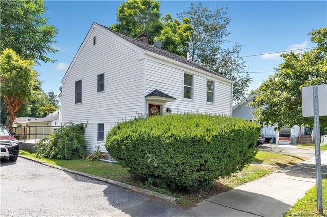 Building Photo - 11 Hallmark Pl