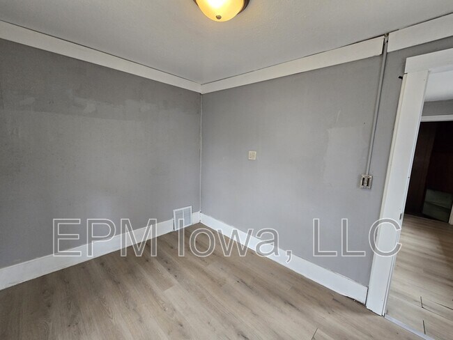 Building Photo - 714 W 1st St