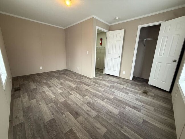 Building Photo - 12501 Apple Ln