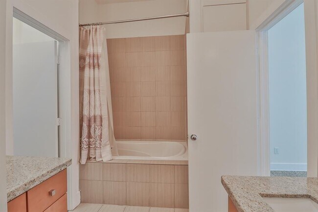 Building Photo - 4405 Austin St