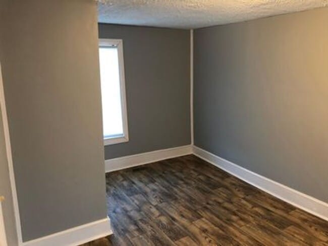 Building Photo - 3 bedroom 2 bath house