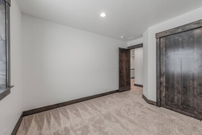 Building Photo - Brand New 3 bed 2.5 townhome