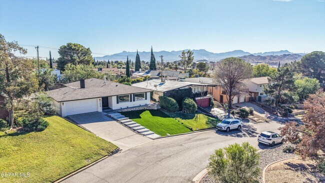 Building Photo - 1210 La Cruz Dr