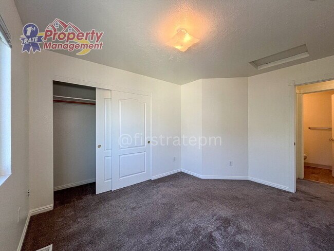 Building Photo - 5940 W Port Pl