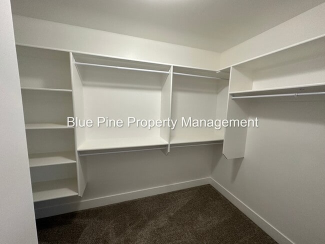 Building Photo - 679 Sterling Dr