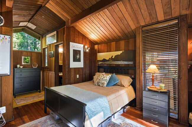 Building Photo - 22000 Timber Cove Rd